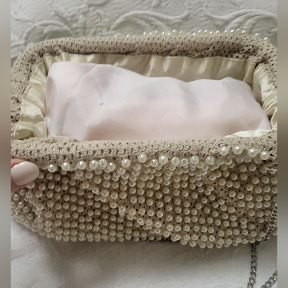 Elegant Cream Beaded Clutch with Curved Frame - Picture 13 of 15